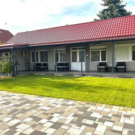 Tahiti Garden Apartman Hajdúszoboszló Exterior foto