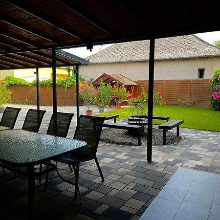 Tahiti Garden Apartman Hajdúszoboszló Exterior foto