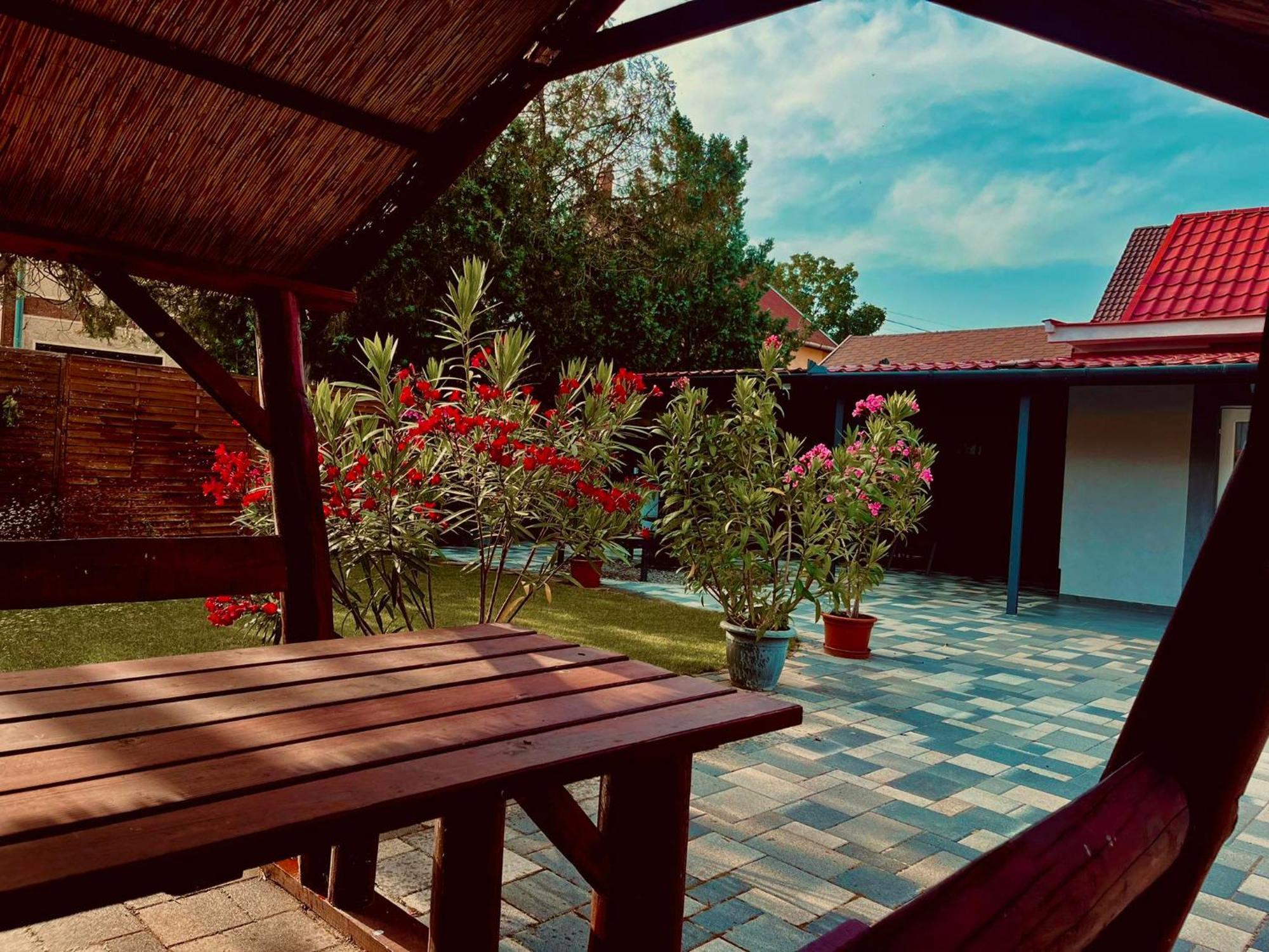 Tahiti Garden Apartman Hajdúszoboszló Exterior foto