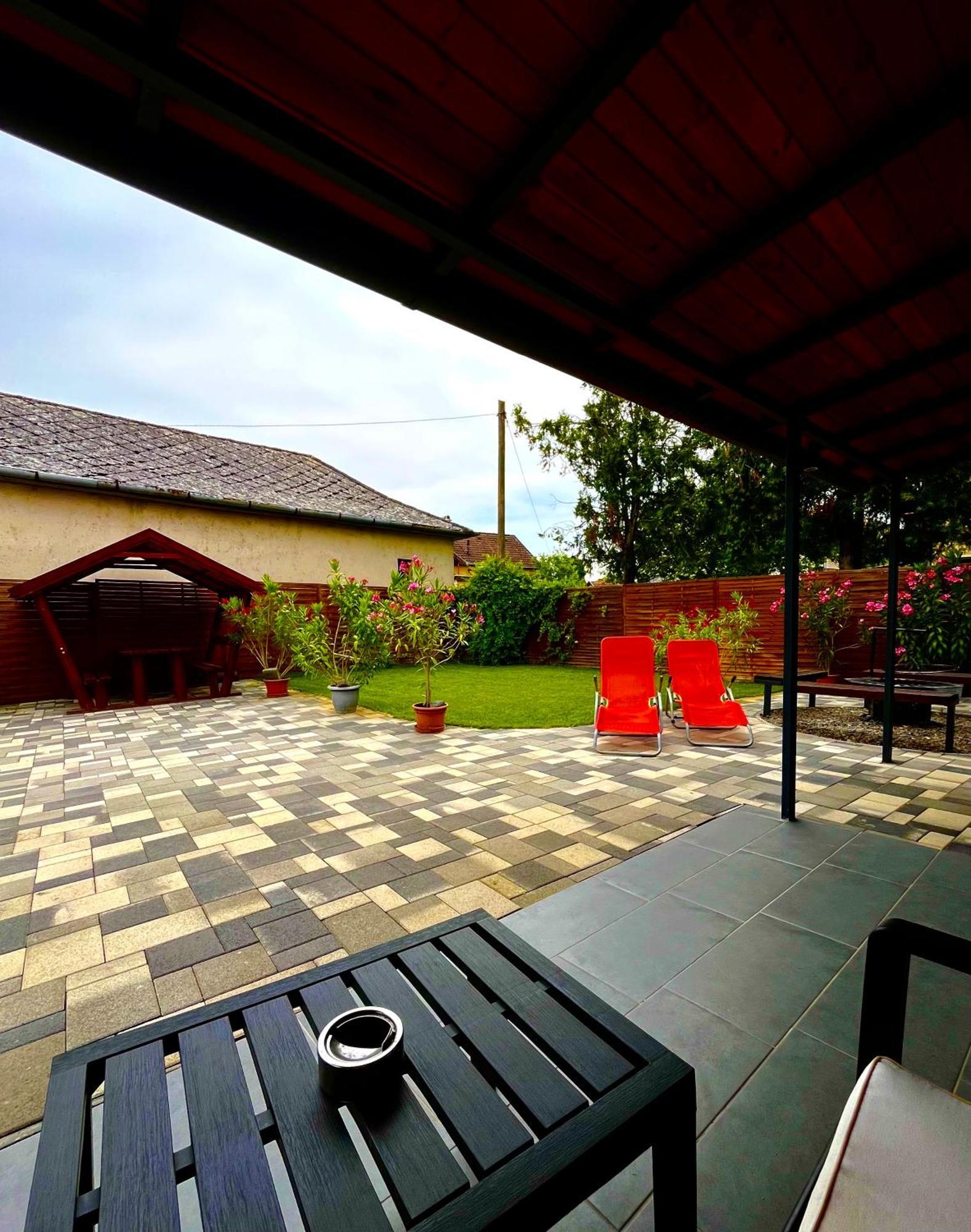 Tahiti Garden Apartman Hajdúszoboszló Exterior foto